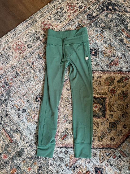 Vuori Pants - Vuori Green Daily Leggings size small